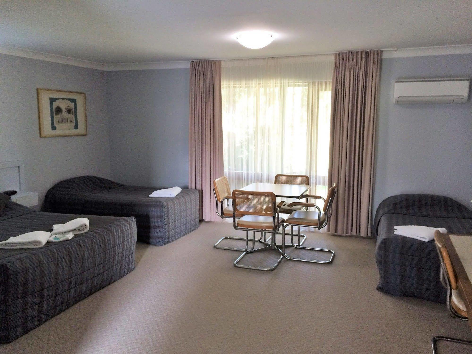 Town & Country Motor Inn Forbes Exterior foto